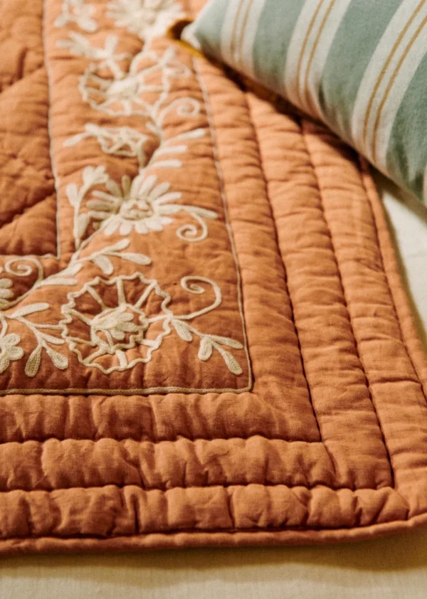 Courtepointe Brodée-Sezane Best