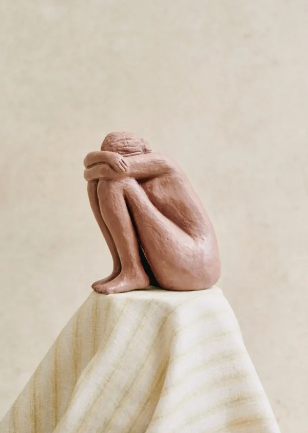Sculpture Guénolée Courcoux - Femme Assise Grand Modèle-Sezane Shop