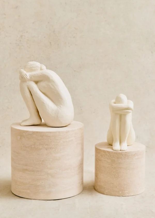 Sculpture Guénolée Courcoux - Femme Assise Grand Modèle-Sezane Shop