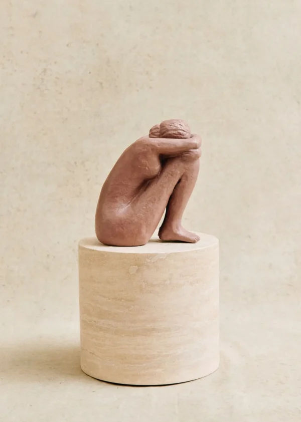 Sculpture Guénolée Courcoux - Femme Assise Petit Modèle-Sezane Sale
